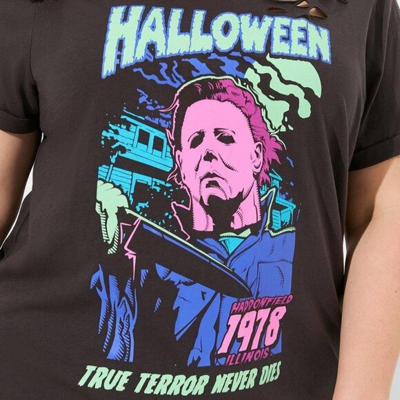 ❤️NWT VINTAGE TORRID TEE - MICHAEL MEYERS DISTRESSED TUNIC - HALLOWEEN MOVIE - Picture 2 of 16